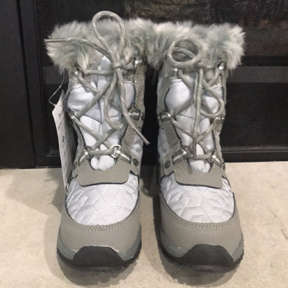 BearPaw Youth Size 1 Winter Snow Boot, Grey & Charcoal, Width: M, Waterproof - Picture 3 of 8